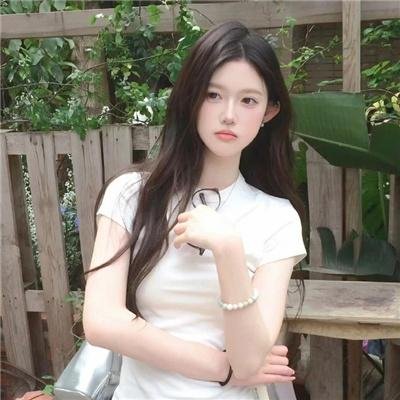 黑暗中的两个人